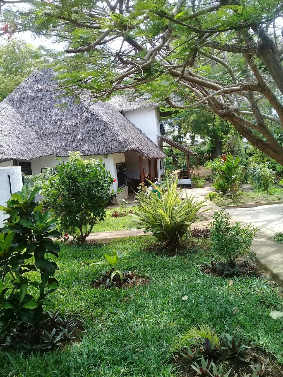 Diani Banda Cottages Diani Beach Exteriér fotografie